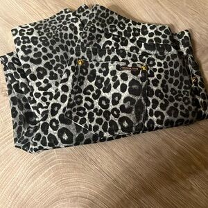 Michael Kors black and gray stretch leggings
New size small